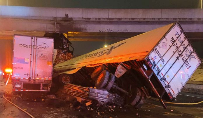 Truck driver injured in Hwy. 401 crash involving two tractor-trailers