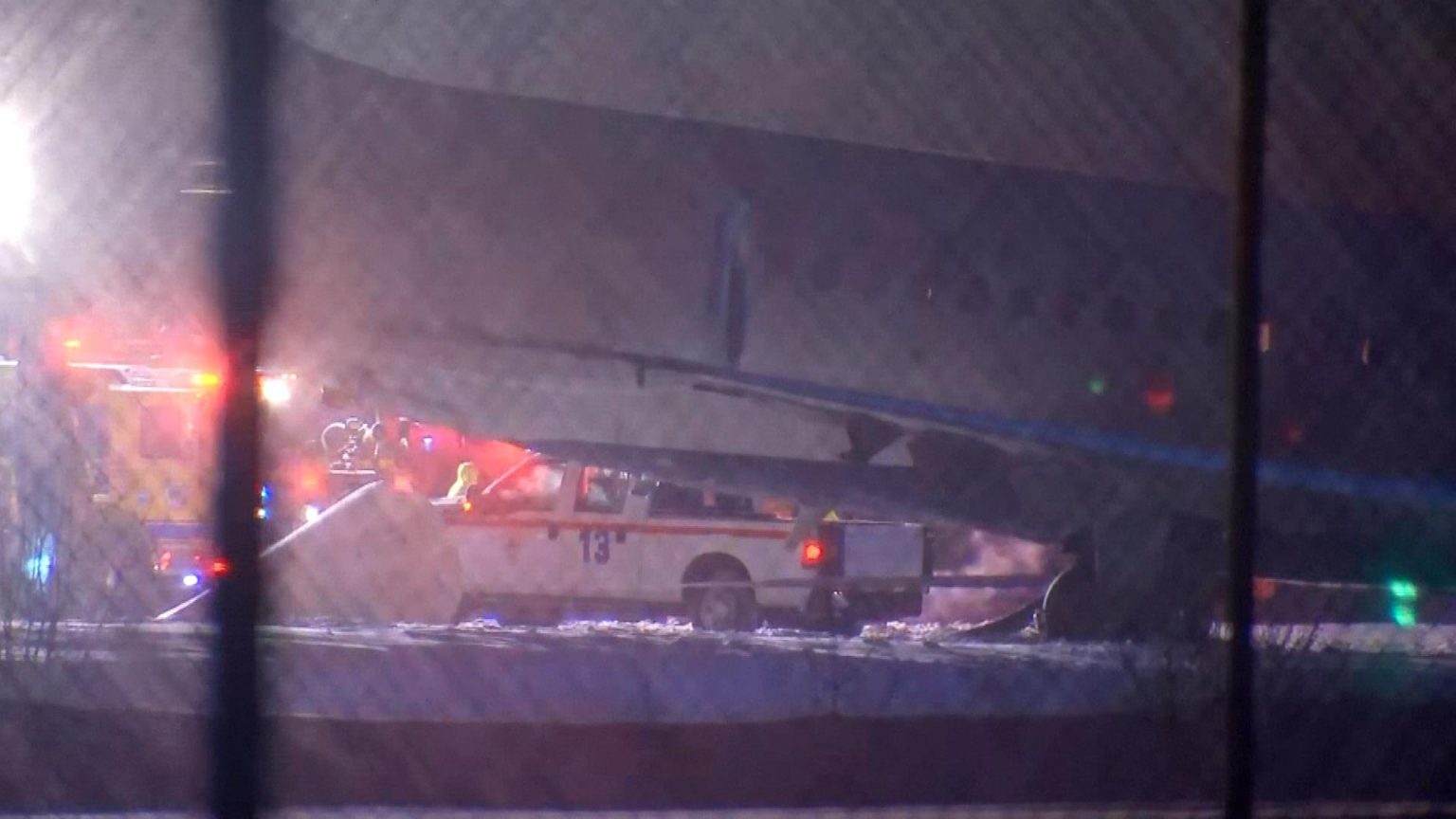 Plane carrying 77 passengers slides off taxiway in Pittsburgh | The ...